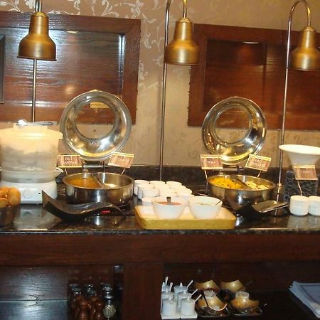 Hotel Royal Cliff Kanpur Dış mekan fotoğraf