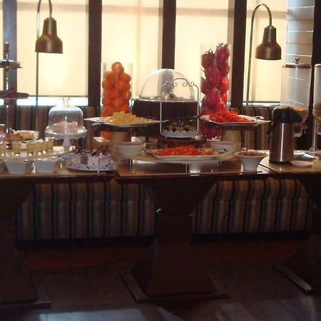 Hotel Royal Cliff Kanpur Dış mekan fotoğraf