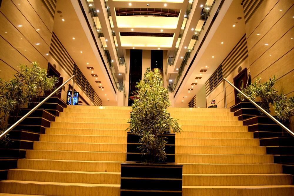 Hotel Royal Cliff Kanpur Dış mekan fotoğraf