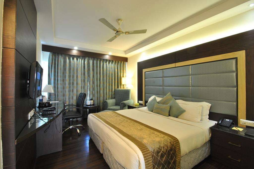 Hotel Royal Cliff Kanpur Dış mekan fotoğraf