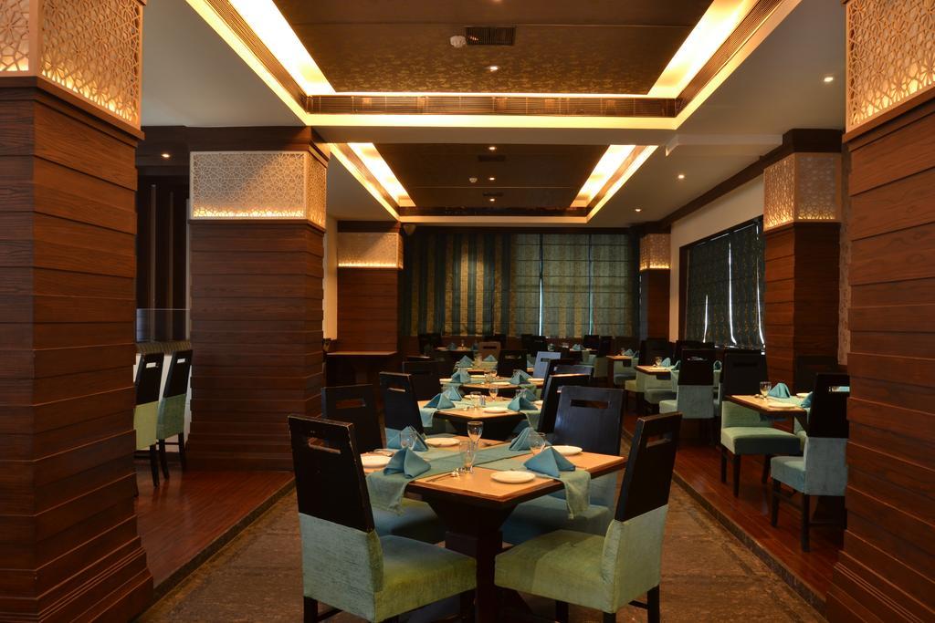 Hotel Royal Cliff Kanpur Dış mekan fotoğraf