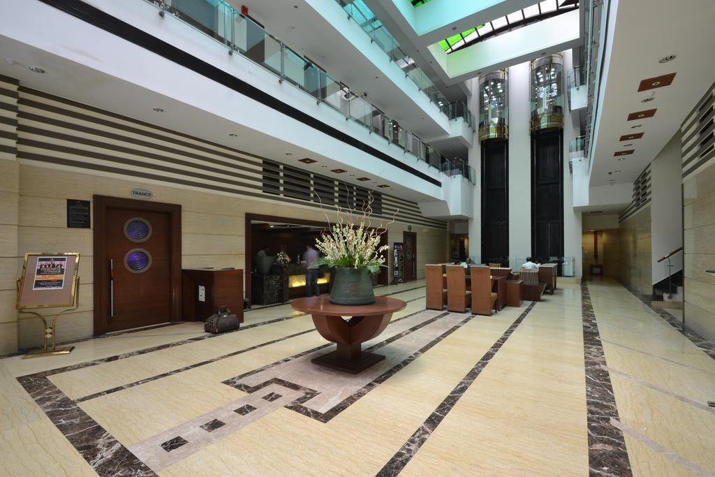 Hotel Royal Cliff Kanpur Dış mekan fotoğraf
