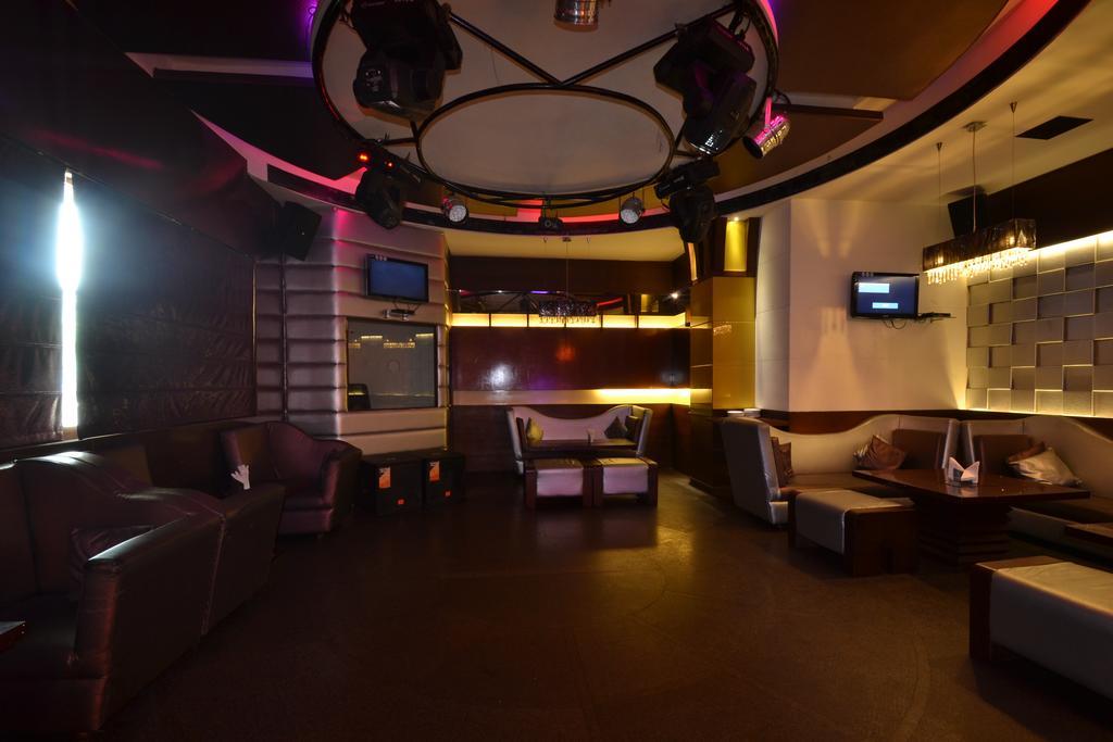 Hotel Royal Cliff Kanpur Dış mekan fotoğraf