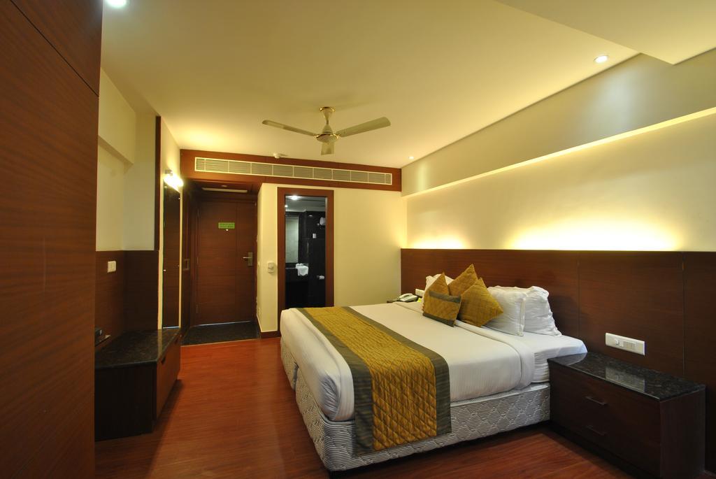 Hotel Royal Cliff Kanpur Dış mekan fotoğraf