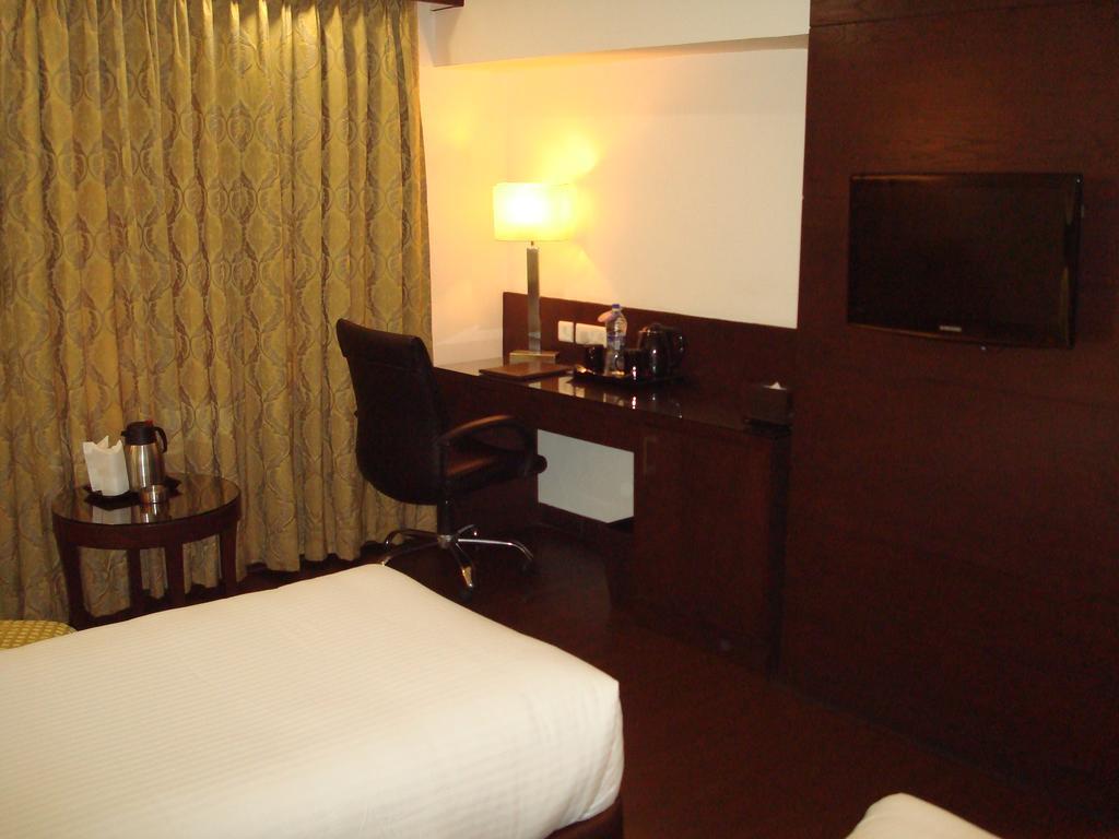 Hotel Royal Cliff Kanpur Dış mekan fotoğraf