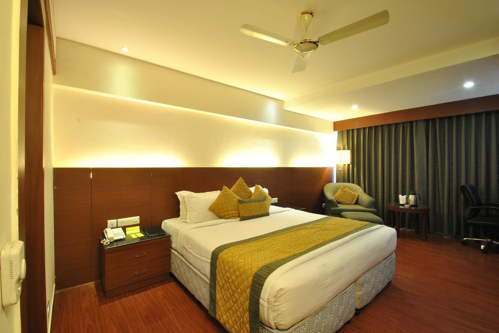 Hotel Royal Cliff Kanpur Dış mekan fotoğraf