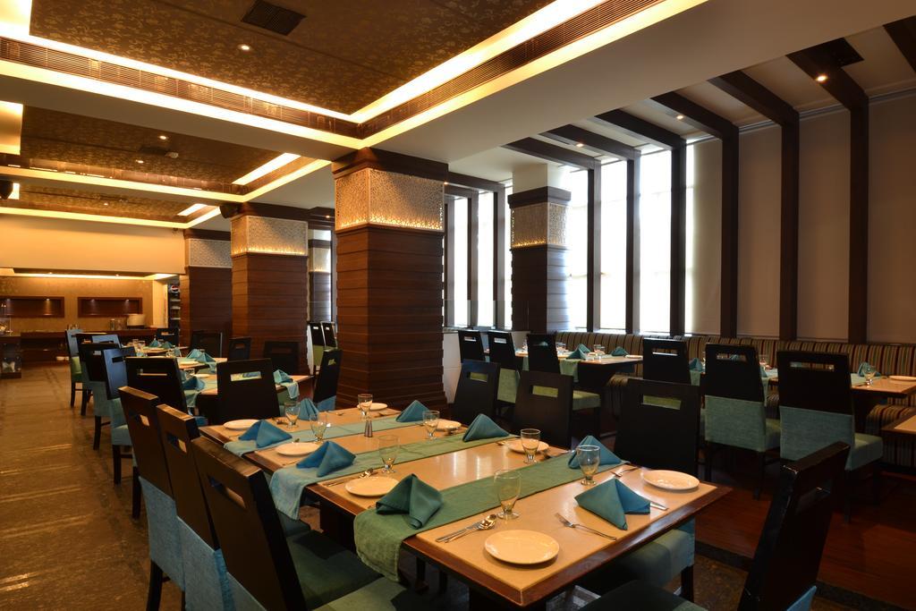 Hotel Royal Cliff Kanpur Dış mekan fotoğraf