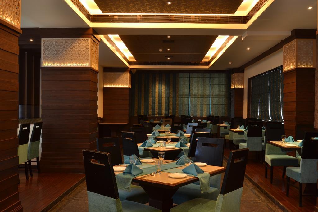 Hotel Royal Cliff Kanpur Dış mekan fotoğraf