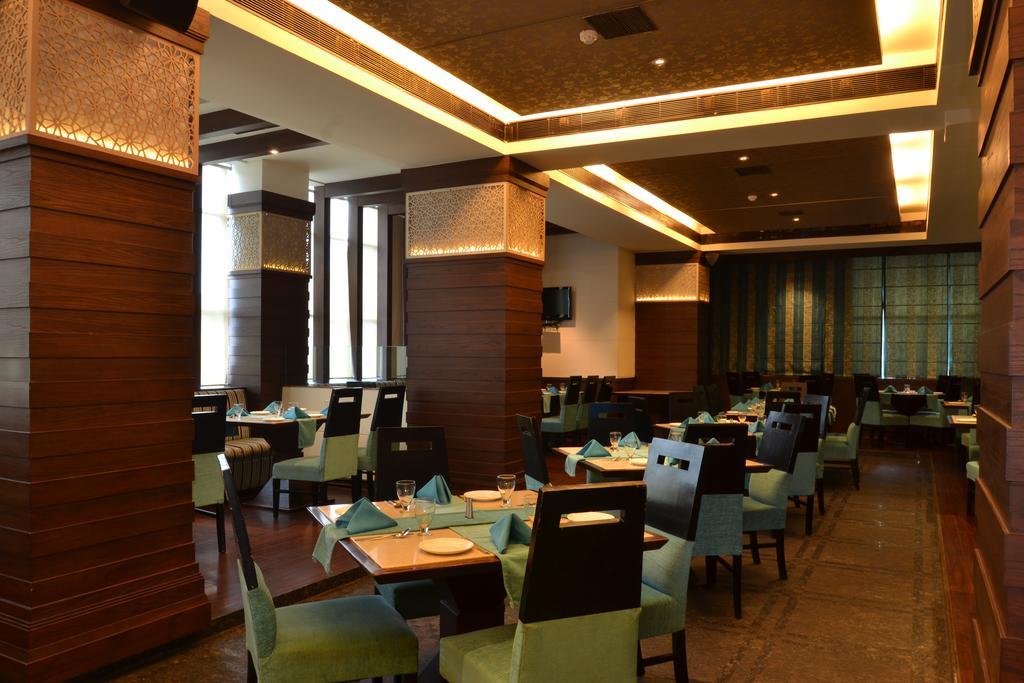 Hotel Royal Cliff Kanpur Dış mekan fotoğraf