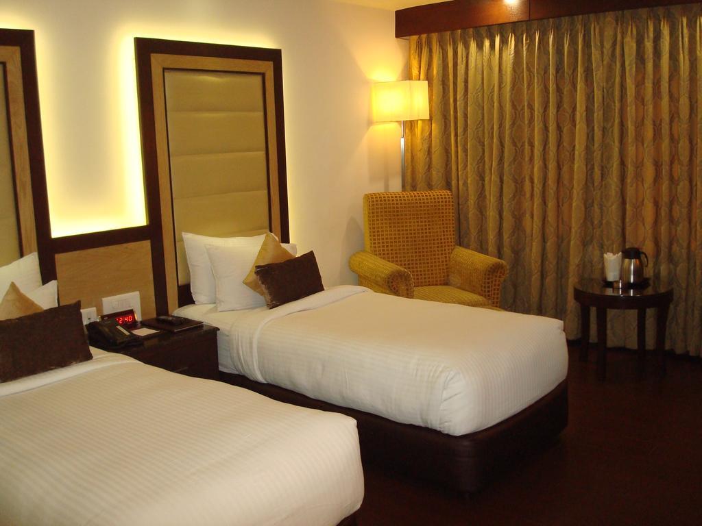Hotel Royal Cliff Kanpur Dış mekan fotoğraf
