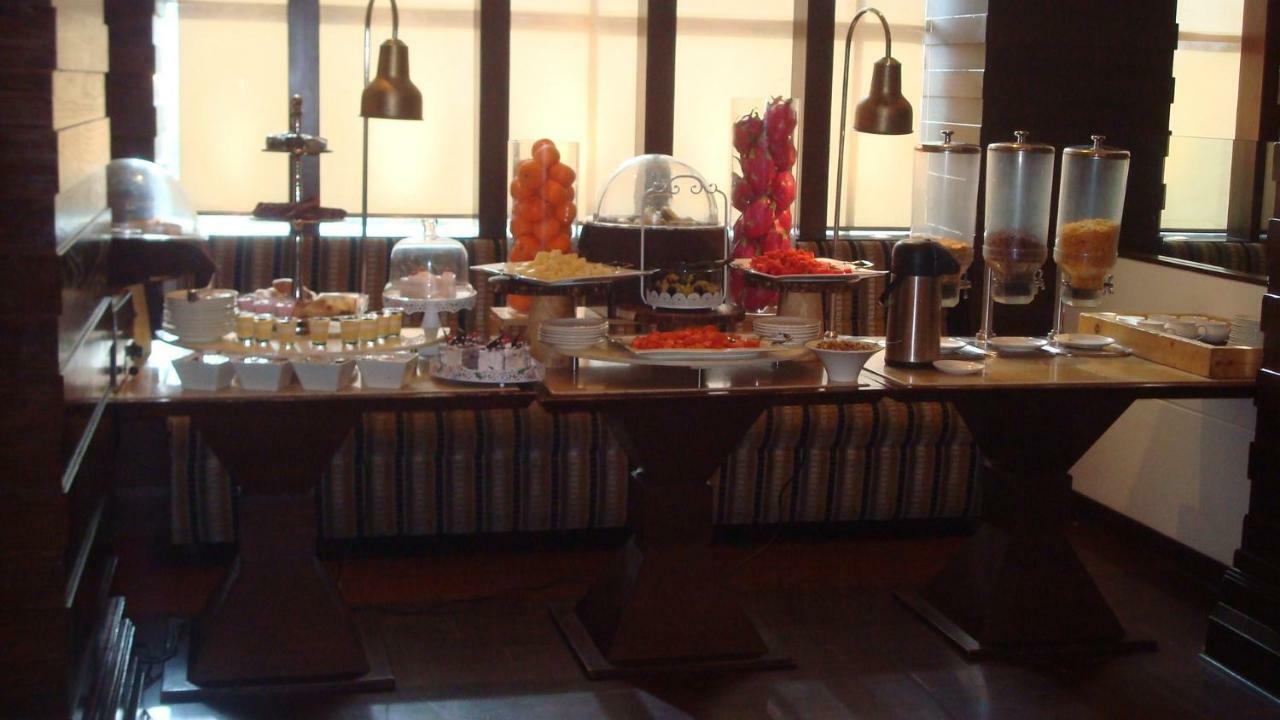 Hotel Royal Cliff Kanpur Dış mekan fotoğraf