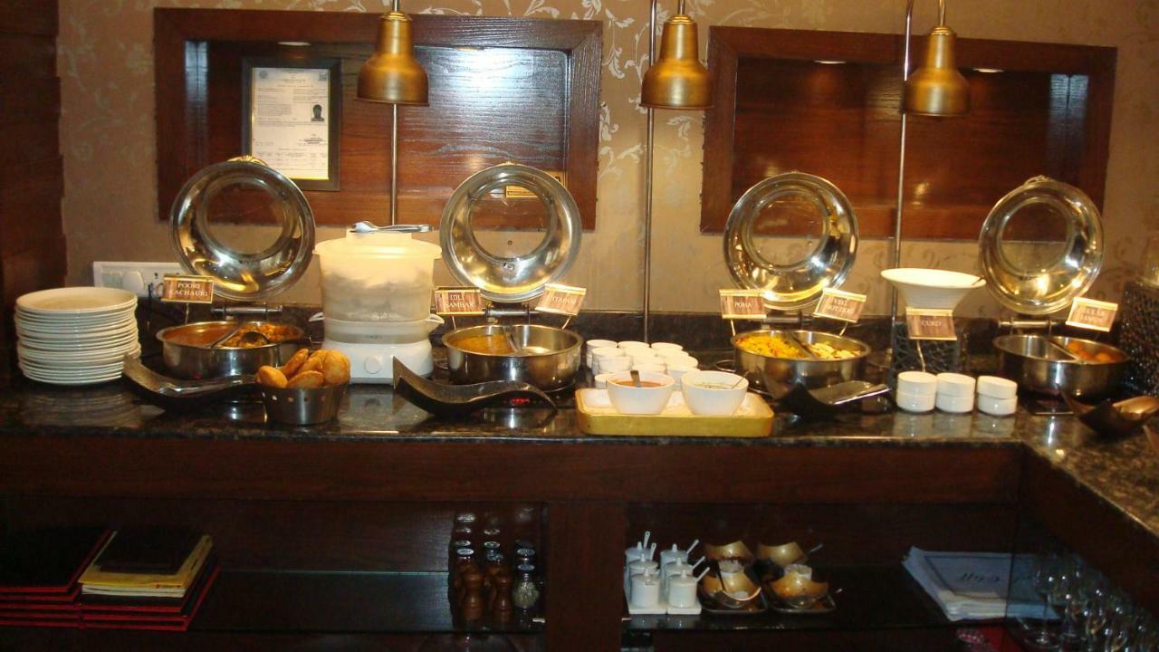 Hotel Royal Cliff Kanpur Dış mekan fotoğraf