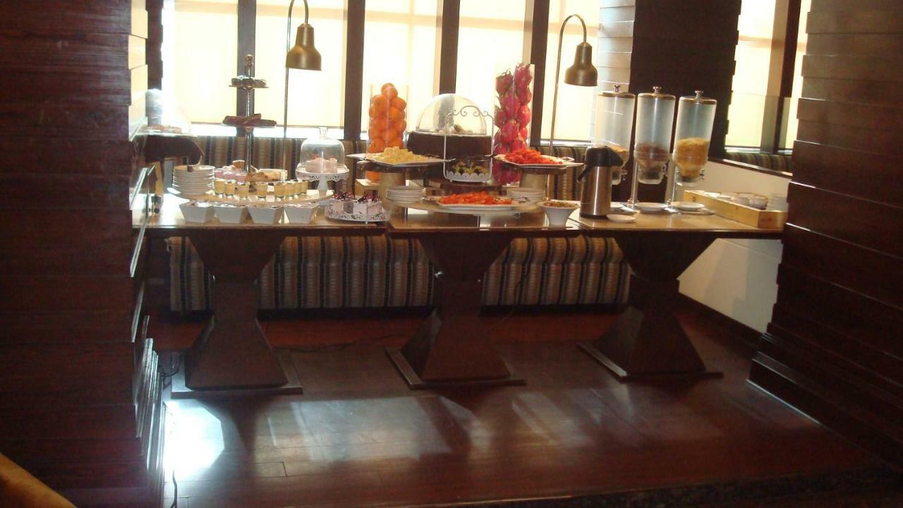 Hotel Royal Cliff Kanpur Dış mekan fotoğraf