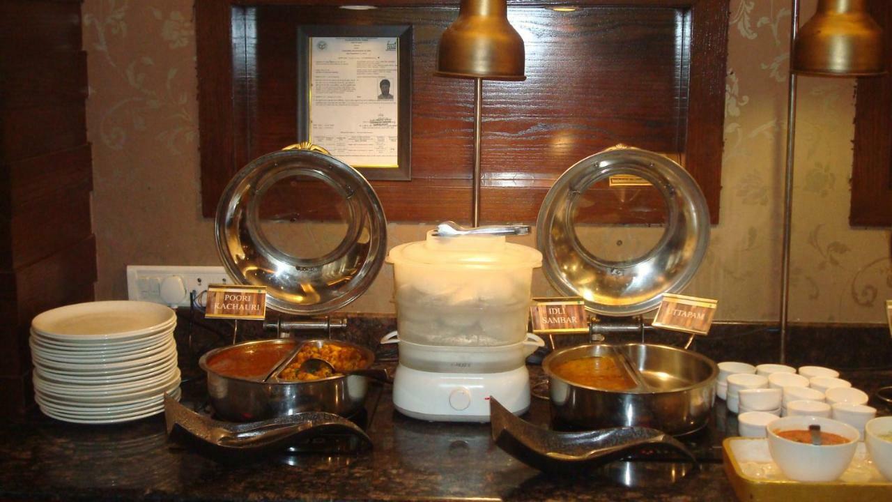 Hotel Royal Cliff Kanpur Dış mekan fotoğraf